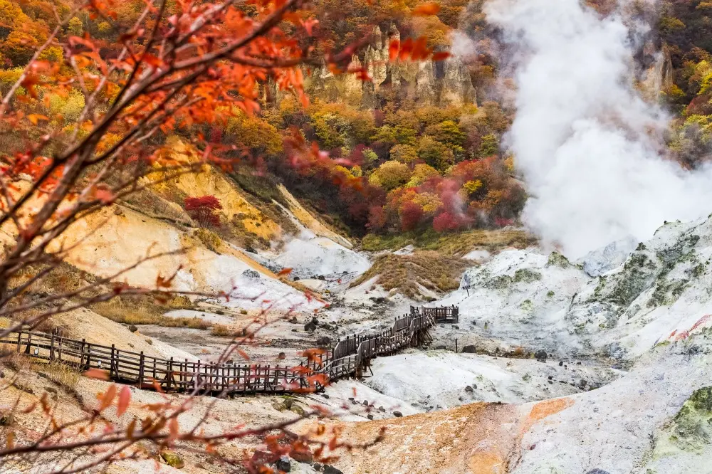 Ngắm Hokkaido mùa thu tại Noboribetsu Jigokudani: