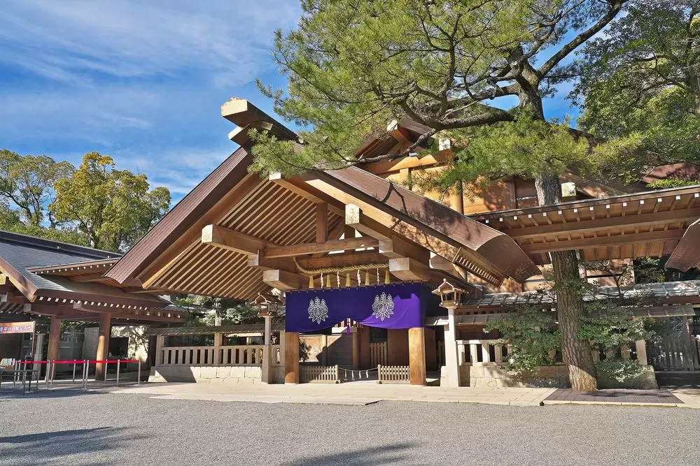 Đền Atsuta Jingu - ngôi đền nổi tiếng với việc lưu giữ thanh kiếm thiêng Kusanagi-no-tsurugi