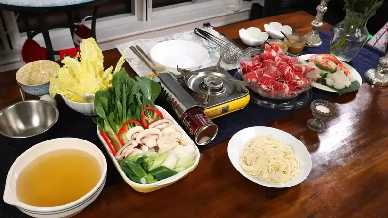 Thưởng thức lẩu Shabu shabu cùng Dana 