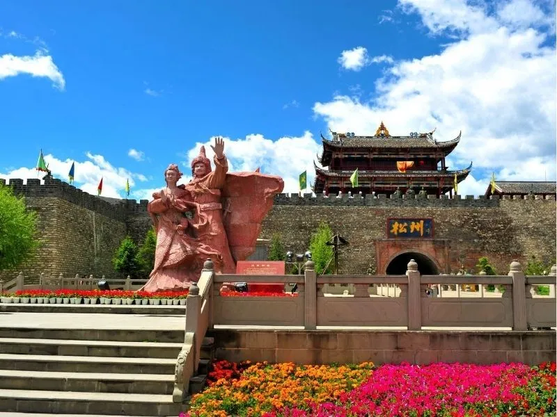 Tour Cửu Trại Câu Cổ Thành Tùng Phan - Cổ thành nghìn năm tuổi là một điểm quan trọng trên tuyến đường “Trà Mã Cổ Đạo”