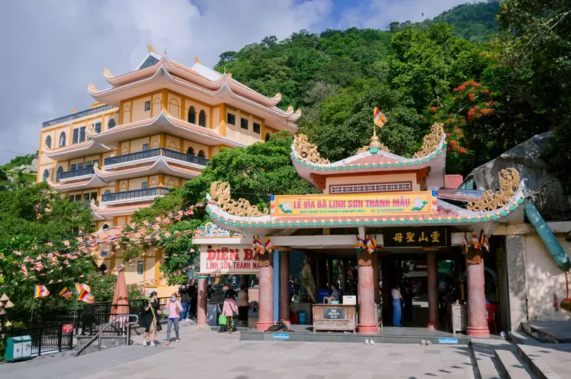 DU XUÂN ĐÓN LỘC: HÀNH HƯƠNG TÂY NINH 1 NGÀY (MÙNG 1 , MÙNG 2 TẾT)