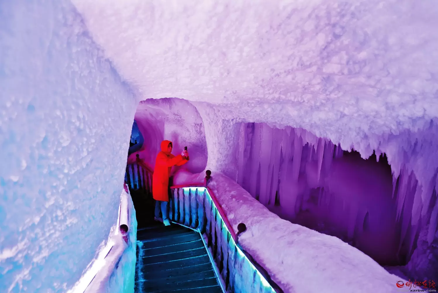 Động băng Vạn niên - Động hình thành từ thời Kỷ Băng Hà, cách đây khoảng 3 triệu năm