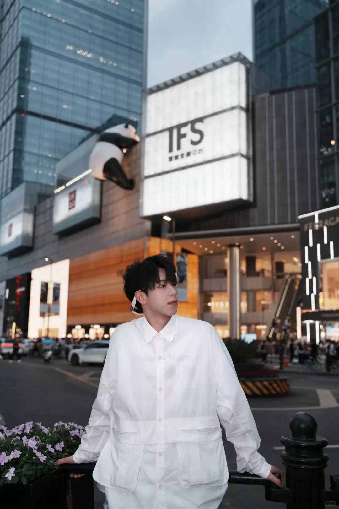 Tour Thành Đô: Check in Thái Cổ Lý và tòa nhà IFS Gấu trúc trèo tường con phố thương mại vô cùng nhộn nhịp