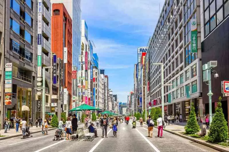 Mua sắm tại khu phố Ginza