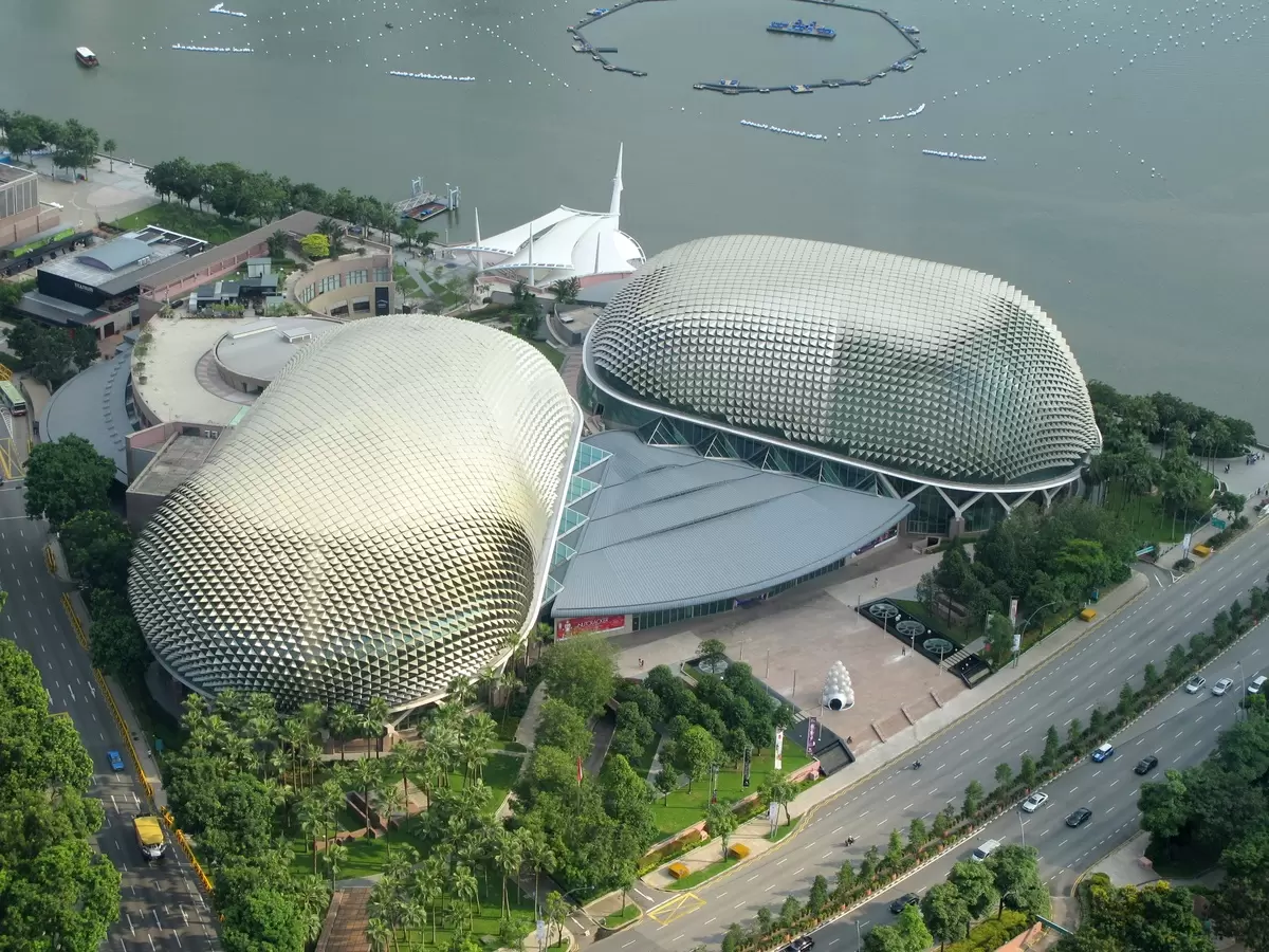 Nhà hát Esplanade nổi bật với thiết kế độc đáo hình “trái sầu riêng.