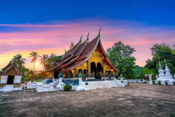 Tour Lào 2026: Chiêm bai chùa Xiang Thong, ngôi chùa cổ nhất Luang Prabang