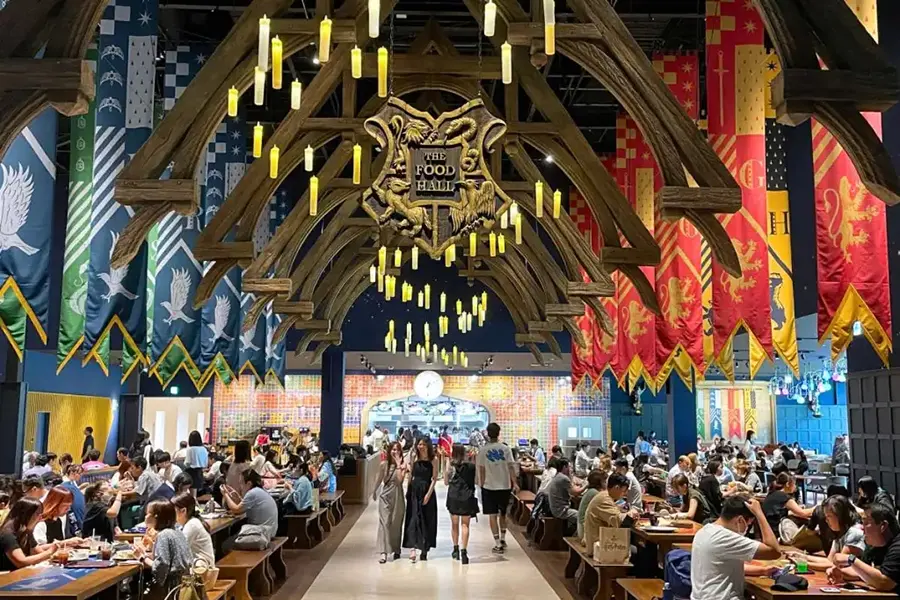 The Food Hall Harry Potter khu ăn uống với không gian đại giảng đường Hogwarts