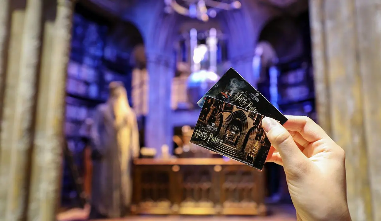 Các hạng vé và chi phí cho tour Warner Bros. Studio Tour Tokyo – The Making of Harry Potter