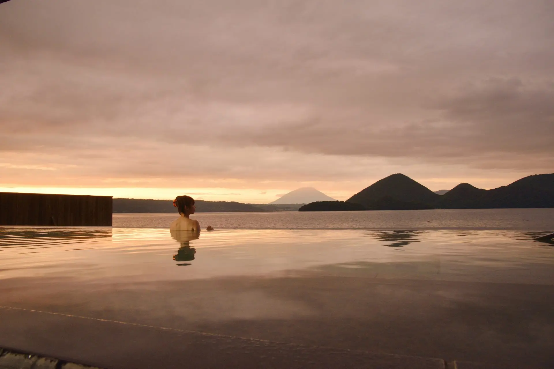 Top 15 khu suối nước nóng tại Hokkaido mà bạn nên trải nghiệm_Lake Toya Hot Spring