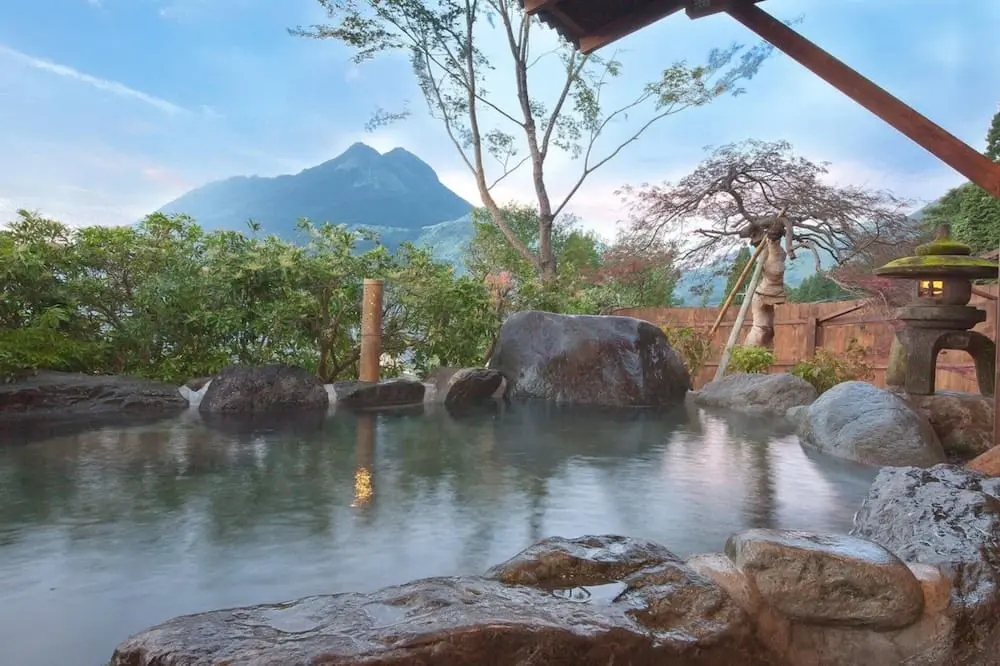 Những lợi ích không nên bỏ lỡ của việc tắm suối nước nóng Onsen