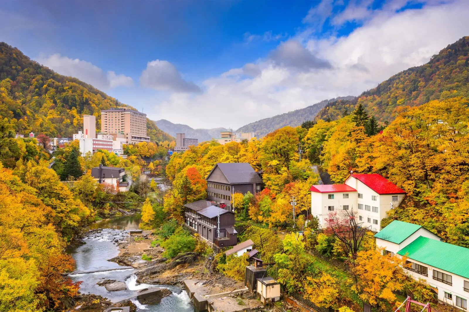 HOKKAIDO MÙA THU - JOZANKEI ĐỊA ĐIỂM LÁ VÀNG RỰC RỠ NỔI TIẾNG