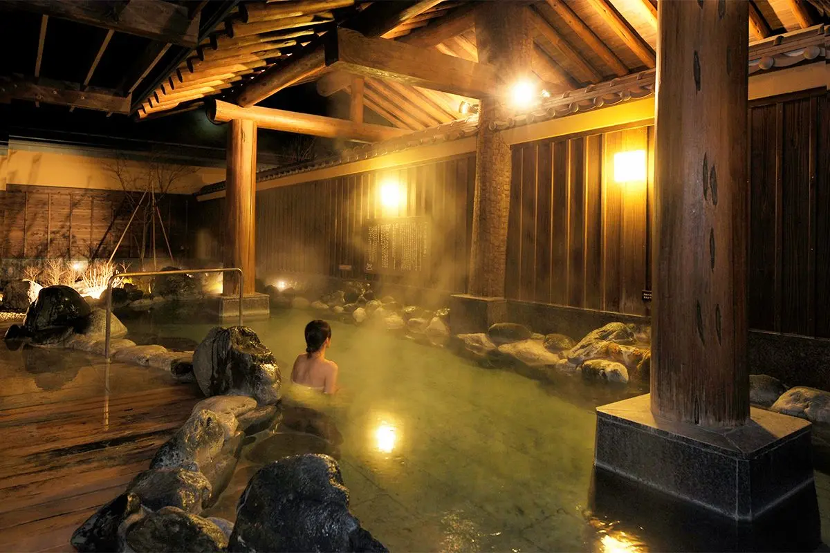 Vì sao cần tuân thủ quy tắc tắm nước nóng onsen ở Nhật Bản?