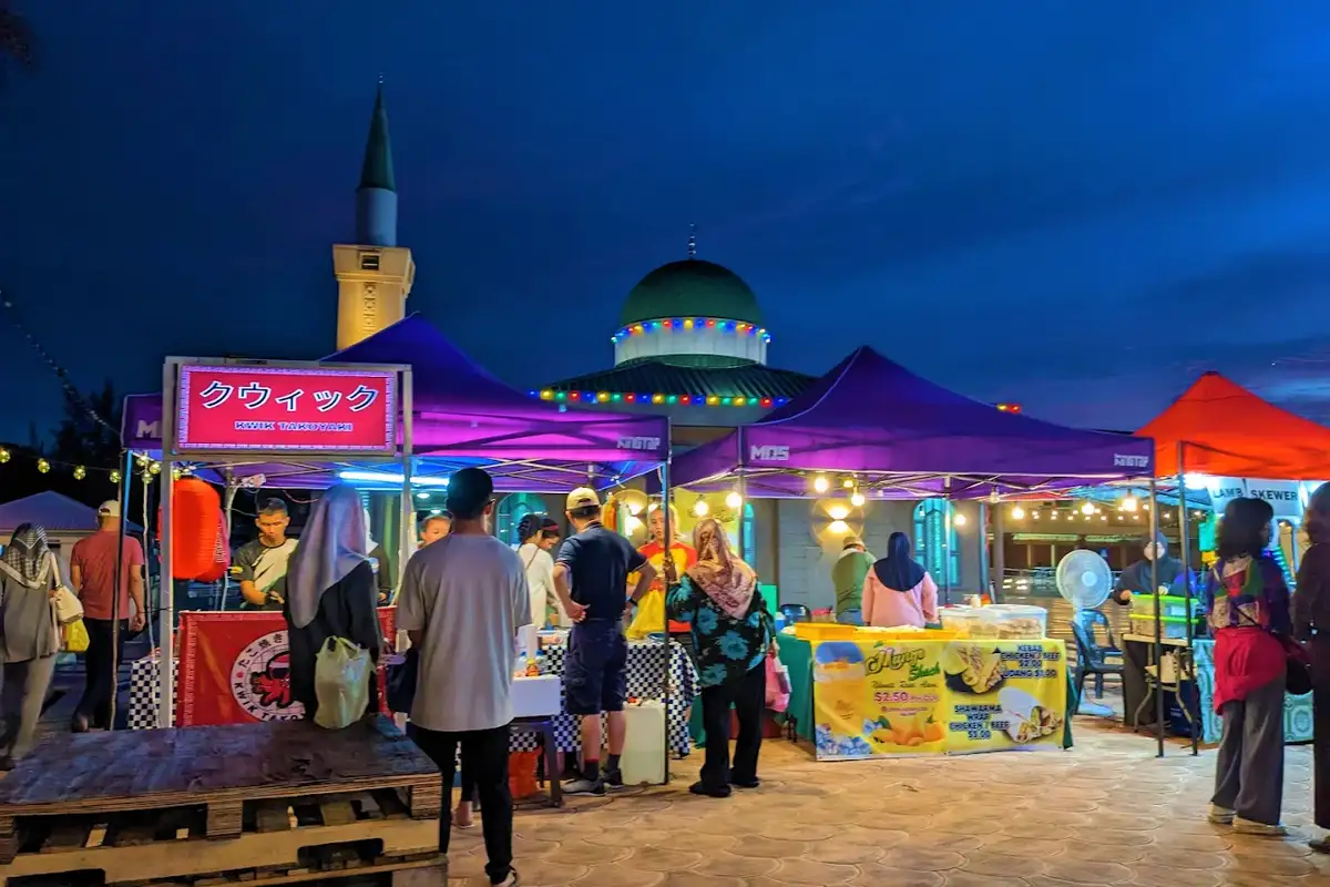 Chợ đêm Gadong Brunei