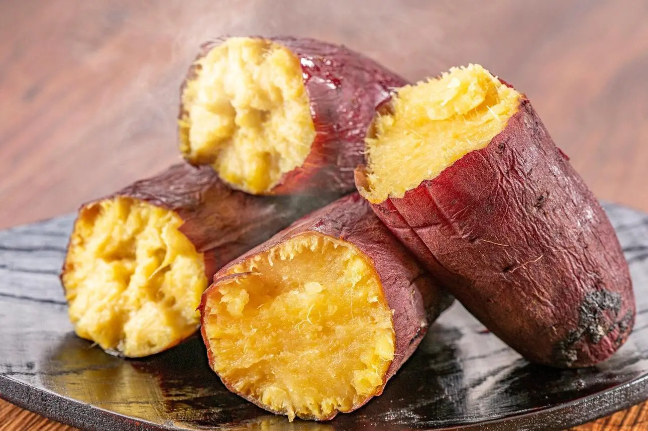 Top 10 món ăn mùa thu Nhật Bản nhất định phải thử_Khoai lang nướng (Yaki Imo)