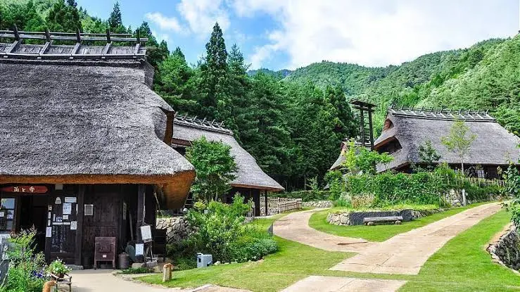 Làng cổ Saiko Iyashi no Sato Nenba mùa hè