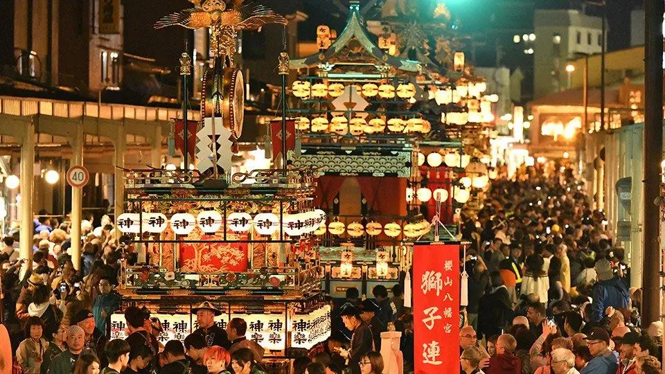 Takayama Autumn Festival lễ hội mùa thu lá đỏ tại Nhật Bản