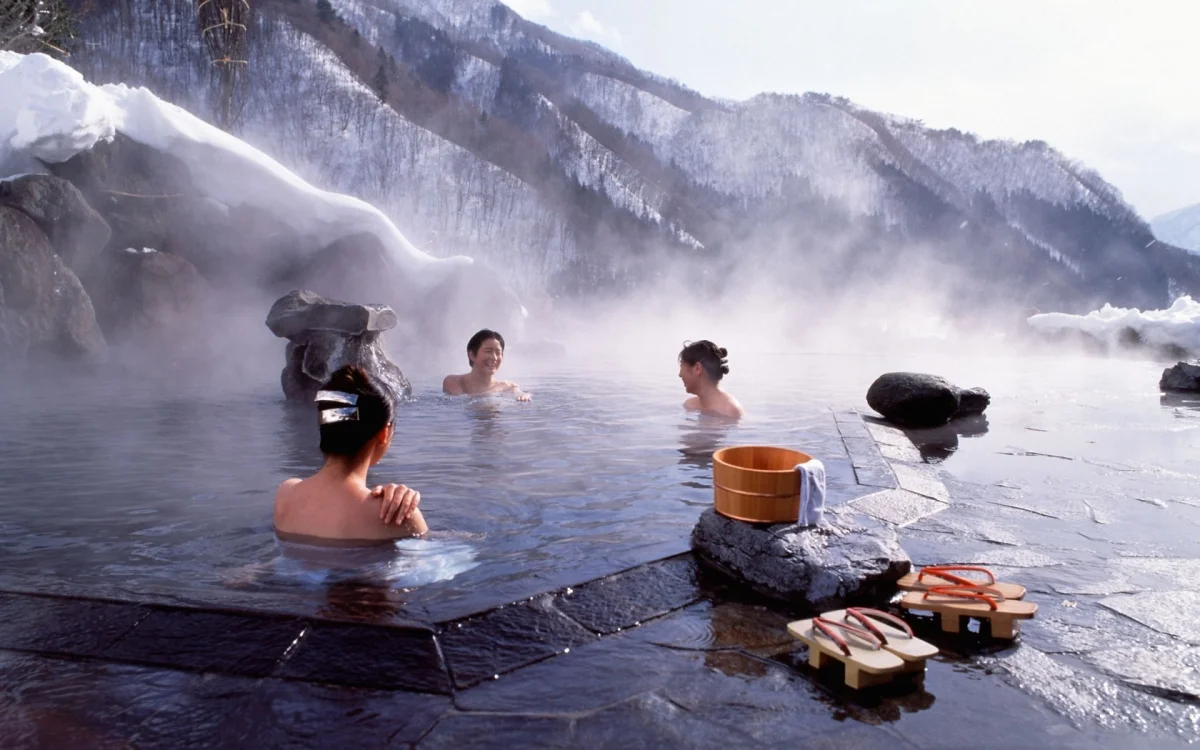 Quý khách trải nghiệm tắm Onsen tại khách sạn